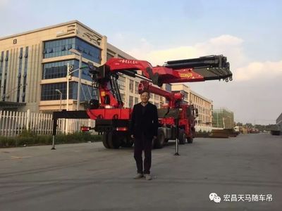 新宏昌重工集團(tuán)創(chuàng)始人親赴揚(yáng)州工廠，為隨車(chē)吊新品展前助陣